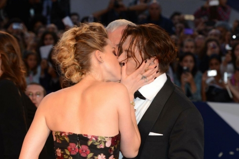 Johnny Depp - Amber Heard: Παθιασμένα φιλιά στο κόκκινο χαλί