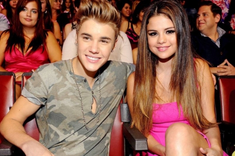 Selena Gomez: Ο κόσμος δεν ήθελε να είμαι με τον Bieber