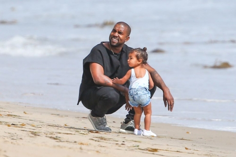 Kanye West: Παιχνίδια με την North στην παραλία