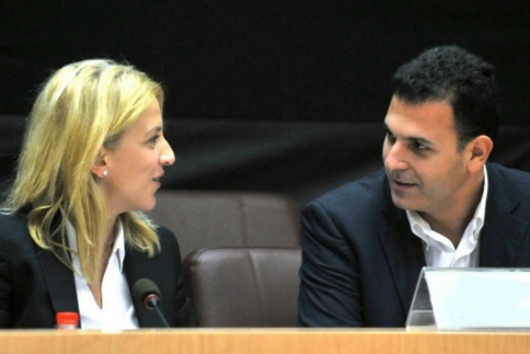 Γιώργος Καραμέρος: Η Ρένα Δούρου είναι σέξι