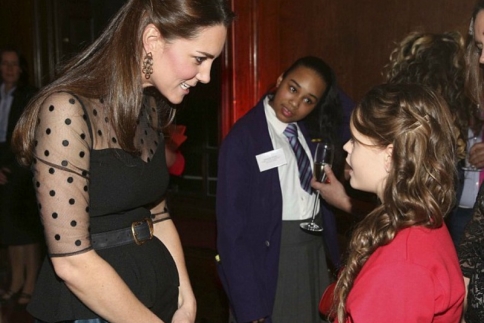 Δεν κρύβεται πλέον η κοιλίτσα της Kate Middleton 