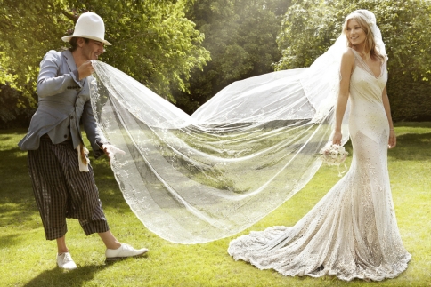 Τα πιο όμορφα γαμήλια φορέματα που είδαμε ποτέ στις σελίδες της Vogue