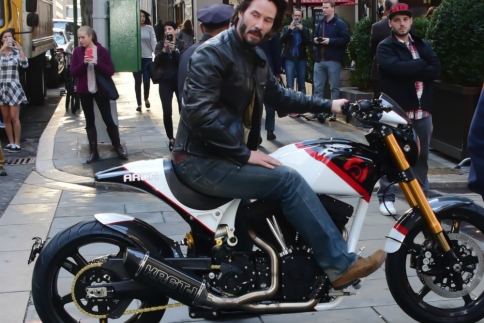 Keanu Reeves ο σέξι μηχανόβιος