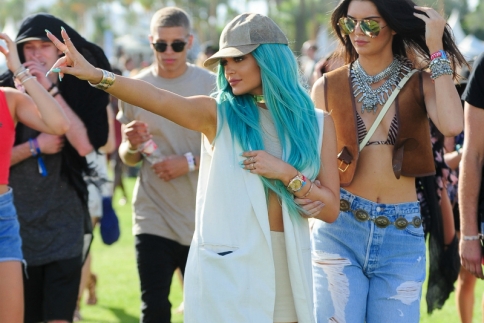 Kendall και Kylie Jenner: H super sexy εμφάνισή τους στο Φεστιβάλ Coachella
