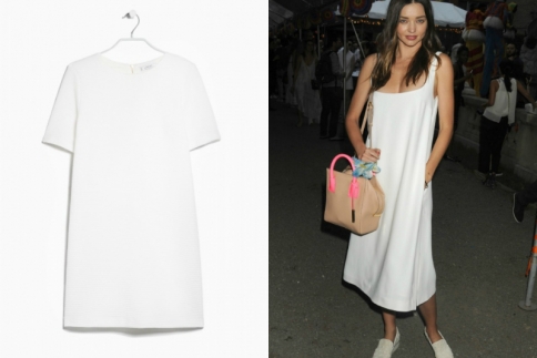 Μiranda Kerr : Συνδυάζει το λευκό φόρεμα με sneakers