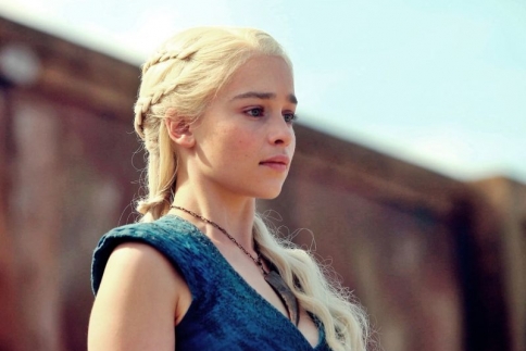 Emilia Clarke: Κάνει spoilers για την 6η σεζόν του Game Of Thrones