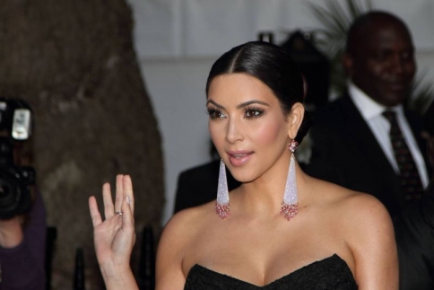 Όλα για το χρήμα! Η Kim Kardashian κυκλοφορεί emojis για την ληστεία της