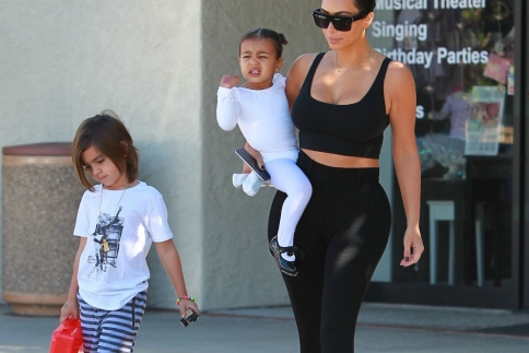 Kim Kardashian: Η sporty εμφάνιση και η βόλτα με την κόρη της 