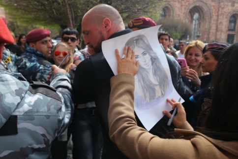 Κim Kardashian: Επισκέπτηκε την Αρμενία μαζί με την αδελφή της