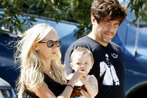 Kimberly Stewart: Η κόρη του Rod Stewart ποζάρει γυμνή και δηλώνει ότι απέχει από το σεξ 