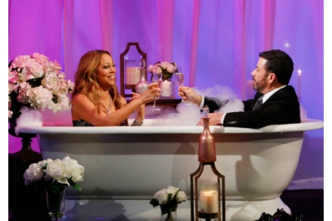 H Mariah Carey κάνει μπάνιο με το Jimmy Kimmel χωρίς ντροπή