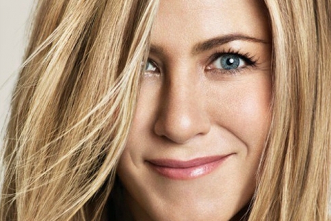 Προϊόντα shimmering για να αποκτήσεις τα λαμπερά μαλλιά της Jennifer Aniston