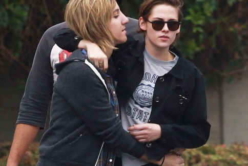 Kristen Stewart: Άρχισε και τις αγκαλιές στον δρόμο με την Alicia Cargile