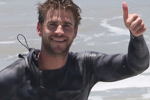 Liam Hemsworth: Έδειξε τα οπίσθια του στον φωτογραφικό φακό