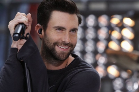 Δεν θα πιστεύεις πως έμπλεξε ο star των Maroon 5…