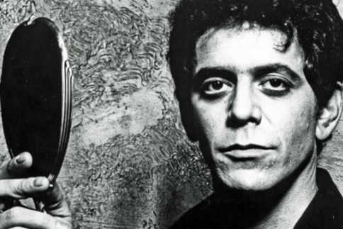 Lou Reed: Σήμερα ακούμε τα τραγούδια του και θυμόμαστε (ξανά) γιατί αγαπήσαμε το Walk on the Wild Side