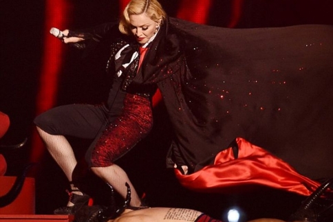 Madonna: Τι απάντησε για την πτώση της στα BRIT Awards