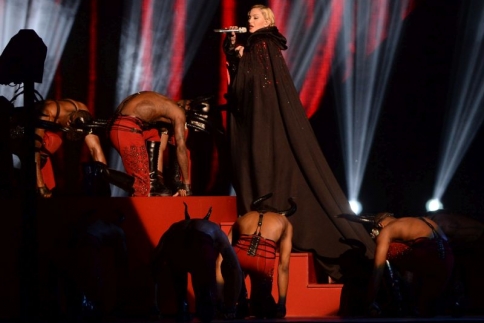 Madonna: Το σύμπαν κάτι ήθελε να μου πει με την… τούμπα μου!
