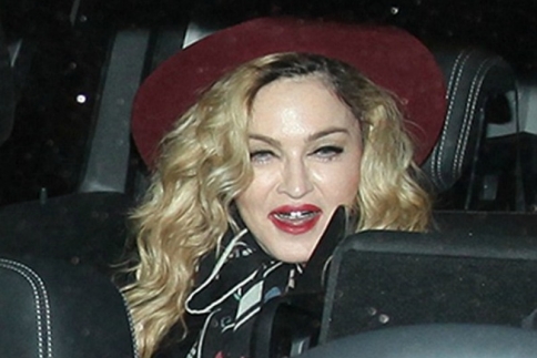 Like a virgin! H Madonna φόρεσε μαύρα σιδεράκια 