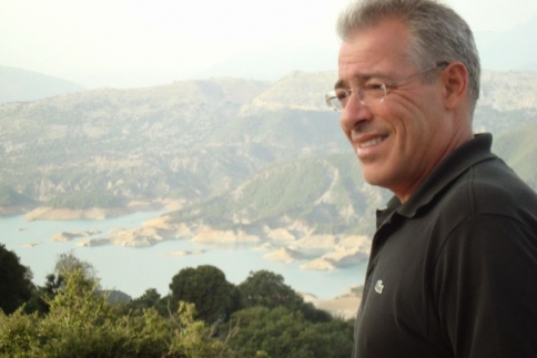 Νίκος Μάνεσης: Η τηλεόραση είναι ρατσιστική!