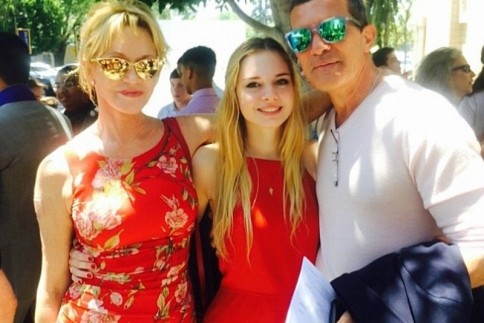 Melanie Griffith και Antonio Banderas: Γιόρτασαν μαζί την αποφοίτηση της κόρης τους