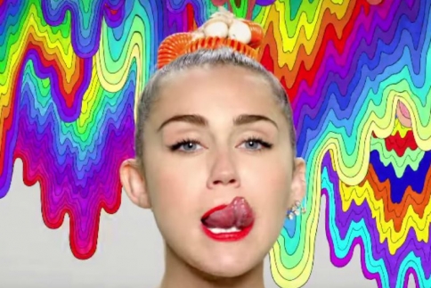 Miley Cyrus: Προπονεί τη γλώσσα της για τα VMA