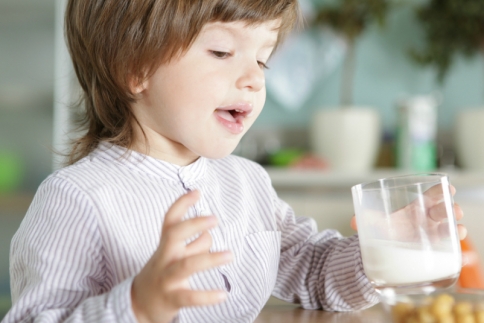 Τι γίνεται όταν το παιδί σου αρνείται να πιει το γάλα του;