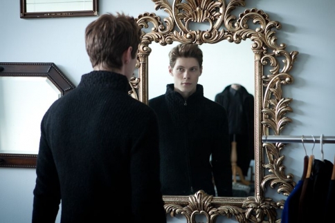 Εξομολογήσεις ενός άντρα: Όταν κοιτάς τον καθρέφτη σου τι βλέπεις;