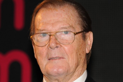 Sir ντροπή! Το ρατσιστικό σχόλιο του Roger Moore για τον Idris Elba