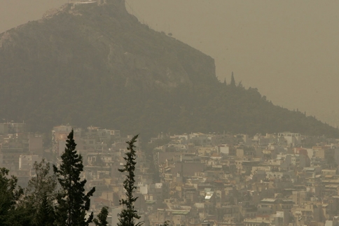 Αφρικανική σκόνη στην Αθήνα, σε κατάσταση έκτακτης ανάγκης η Άρτα