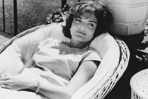 Jackie Kennedy Onassis: Μαθήματα στιλ από την Πρώτη Κυρία της μόδας!