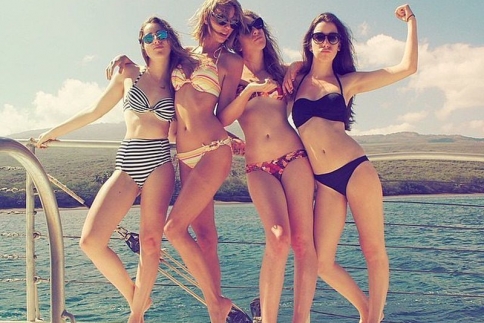 Aυτή και αν είναι είδηση: Η Taylor Swift με sexy μπικίνι στις διακοπές της