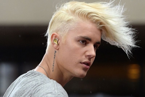  Justin Bieber : Απαγορεύτηκε το νέο του album στη Μέση Ανατολή