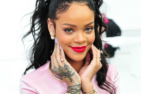 DIY : Φτιάξε μόνη σου σκουλαρίκια από πέρλες σαν της Rihanna