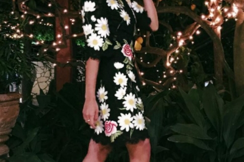 Street style : H Alexandra Pereira υποδέχεται το καλοκαίρι με floral φόρεμα 