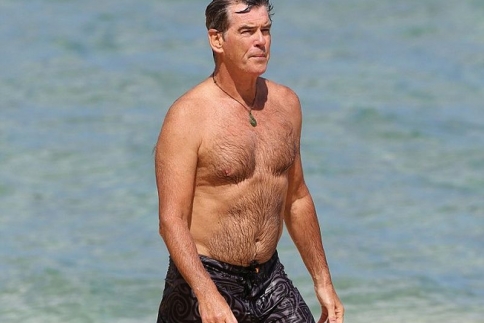 Pierce Brosnan: Sexy και στα 61 του