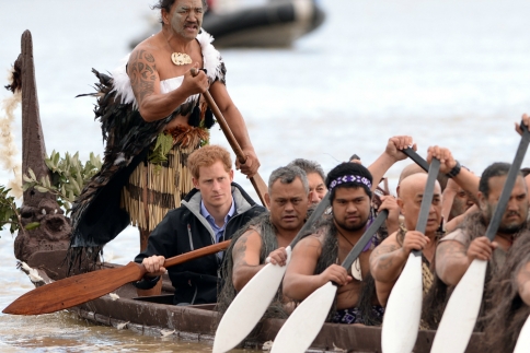 Prince Harry: Ένας απλός καθημερινός πρίγκιπας κάνει canoe- kayak