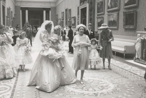 Πριγκίπισσα Diana: Κυκλοφόρησαν ανέκδοτες φωτογραφίες από τον γάμο της με τον Πρίγκιπα Κάρολο