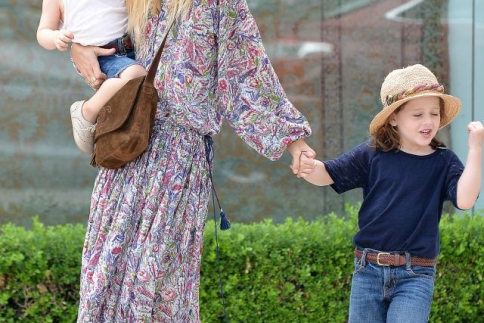 Rachel Zoe : Η διάσημη στιλίστρια με mommy style που θα αντιγράψουμε