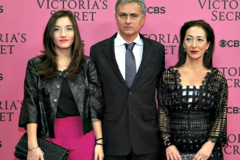 Ο Jose Mourinho στο show της Victoria's Secret με τη σύζυγο και την κόρη του