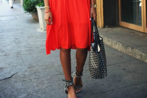 3 stylish τρόποι να φορέσεις το κατακόκκινο φόρεμα