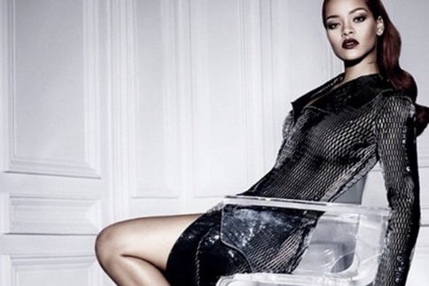 Rihanna : Με see-through στο νέο Dior Magazine