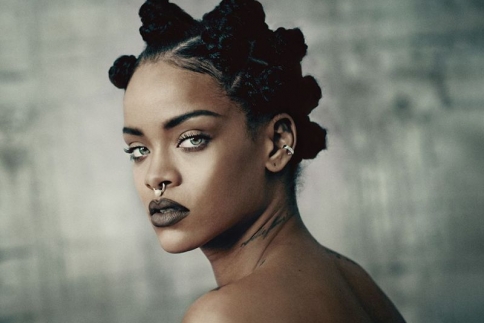 Rihanna: Έκανε piercing στα χείλη
