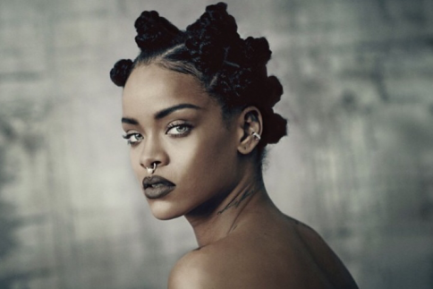 Sexy! Η Rihanna topless για το νέο i-D Magazine