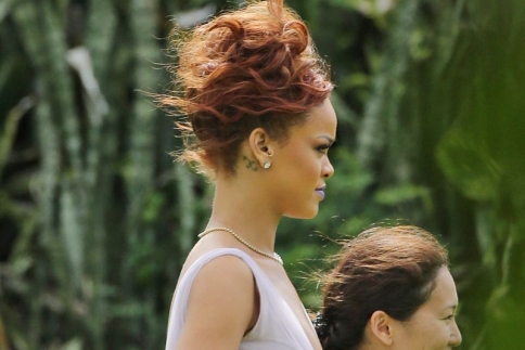 Rihanna: Παράνυφος στον γάμο της βοηθού της