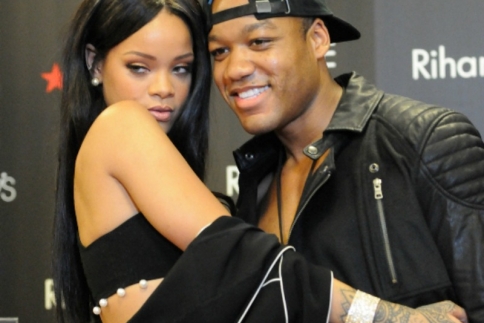 Η Rihanna ξέρει πως πρέπει να μυρίζει ο άντρας!