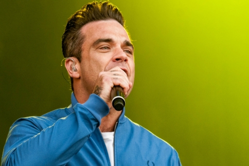 Male Wednesday: Robbie, ακόμα σε googlάρω