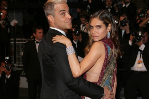 Robbie Williams: Ένας σταρ στο red carpet με την σύζυγό του