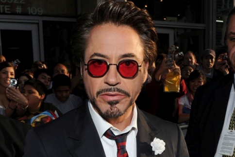 Robert Downey Jr: Βόλτα με πανάκριβα μποτάκια Givenchy