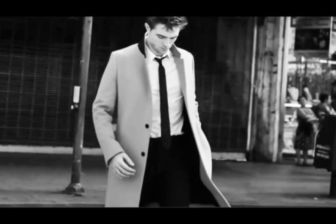 Robert Pattinson: Μόνος στη Νέα Υόρκη (και μυρίζει υπέροχα)!